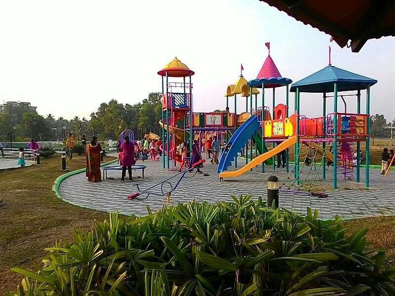 Bayraklı’ya modern ve donanımlı yeni parklar ve yeşil alanlar kazandırmaya