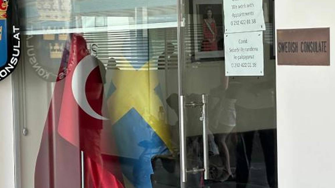 Dün öğle saatlerinde Cumhuriyet Bulvarı’ndaki fahri konsolosluğun bulunduğu binada konsolosluk