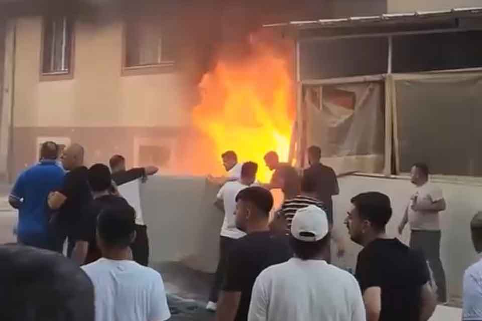 İzmir'in Bayraklı ilçesinde, iddiaya göre kimliği belirsiz kişi veya kişilerin