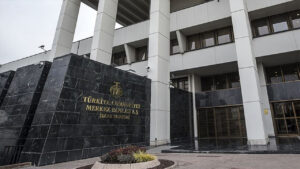 Türkiye Cumhuriyeti Merkez Bankası'nın altın rezervi 500 tonun altına geriledi.