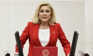 AK Parti İzmir Milletvekili Şebnem Bursalı, Başkan Soyer'in yaptığı 'Koku