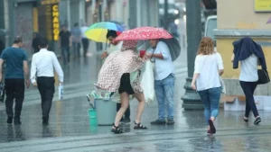 Meteoroloji'nin tahminlerine göre bugün yerel yağışlar zaman zaman kendini gösterecek,