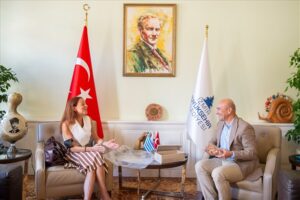 İzmir Büyükşehir Belediye Başkanı Tunç Soyer, görev süresi dolan Yunanistan