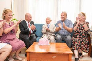 İzmir Büyükşehir Belediye Başkanı Tunç Soyer, İzmir’in kurtuluşundan tam bir