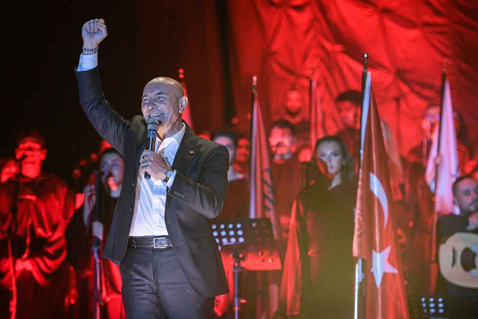 Geceye taşan 9 Eylül coşkusu, Cumhuriyet Meydanı’ndan Kültürpark Lozan Kapısı’na