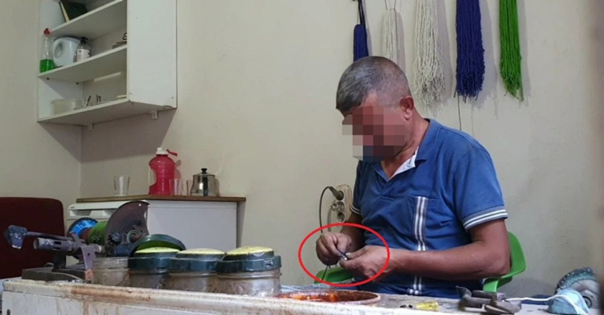Diyarbakır'da, etrafı güvenlik kameraları ve dikenli tellerle çevrili avlulu evde,