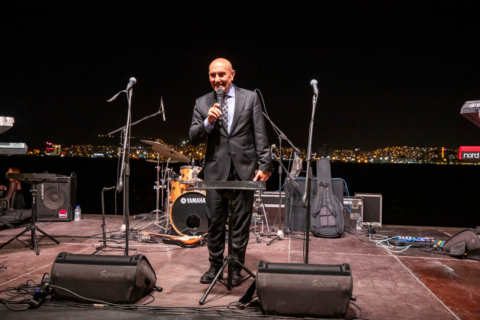Başkan Soyer: ‘Yükünüz ve sorumluluğunuz aslında sadece İzmir’le sınırlı değil’  İzmir Büyükşehir Belediye Başkanı Tunç Soyer, Ege İş Kadınları