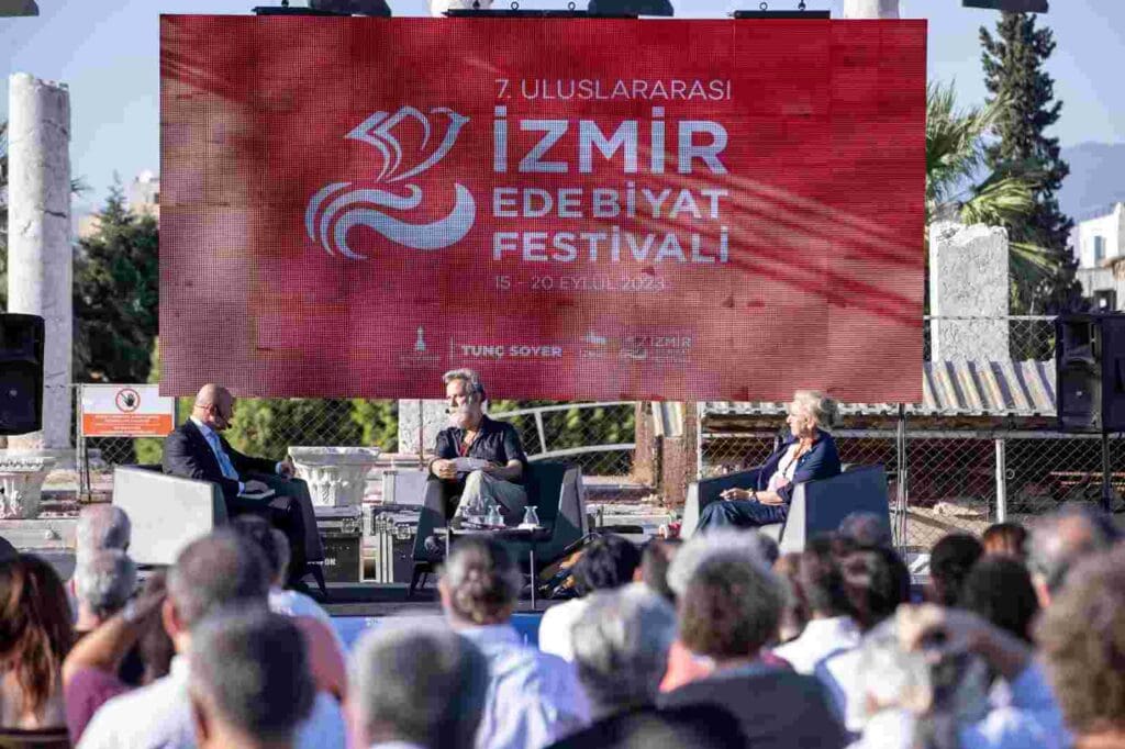 7.Uluslararası İzmir Edebiyat Festivali başladı