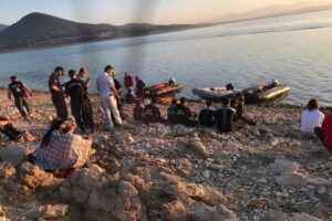 Menderes ilçesinde dün ormanlık alanda çıkan yangını söndürme çalışmaları sırasında