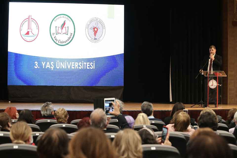 Karşıyakalı çınarlar ‘3. Yaş Üniversitesi’nde ders başı yaptı Ege Geriatri Derneği iş birliğinde, bir sosyal sorumluluk projesi olarak