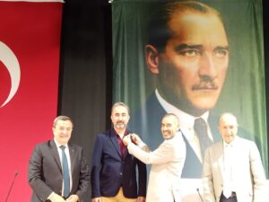 CHP Konak İlçe Başkanı seçilen Ozan Ali İlgazi’nin Konak Belediyesi