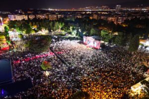 92. İzmir Enternasyonal Fuarı, üçüncü gününde de Çim Konserleri Sahnesi’nde