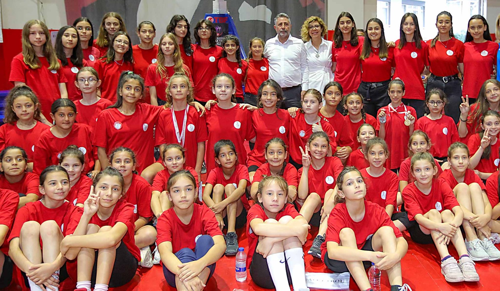 Farklı branşlarda açılan spor kurslarında birbirinden yetenekli sporcular yetiştiren Bayraklı