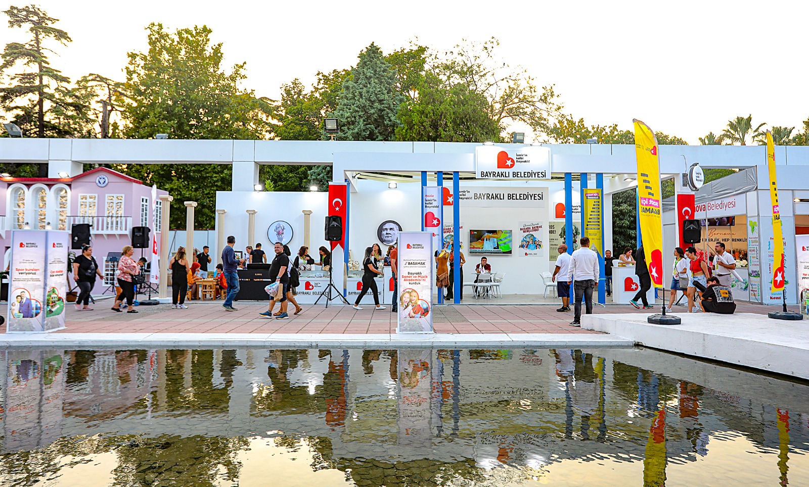 İzmir Enternasyonal Fuarı'na katılan Bayraklı Belediyesi, modern standı ve projeleriyle