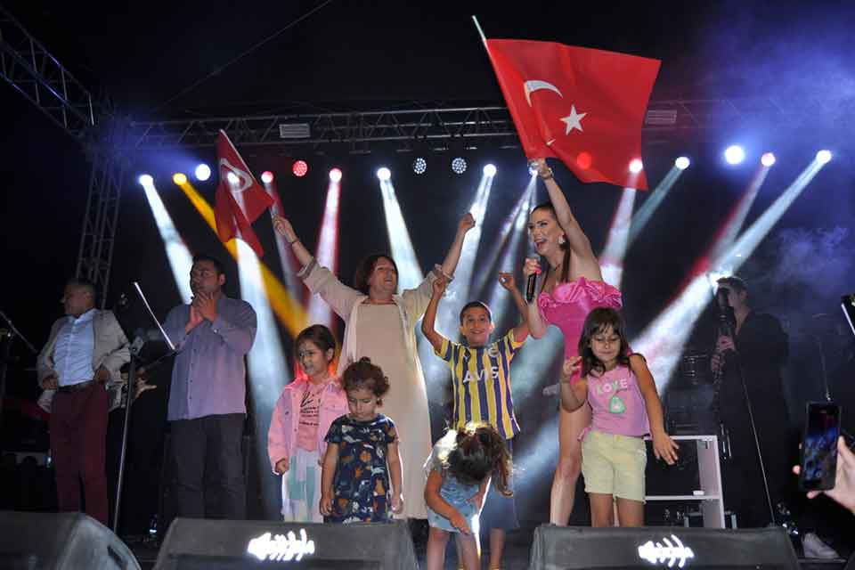 16 Eylül Mordoğan Kurtuluşu, Tuğba Özerk Konseri ile coşkuyla kutlandı.