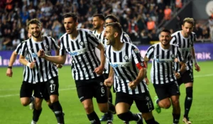 1'inci Lig'de oynadığı 4 maçta 3 yenilgi, 1 galibiyet alan
