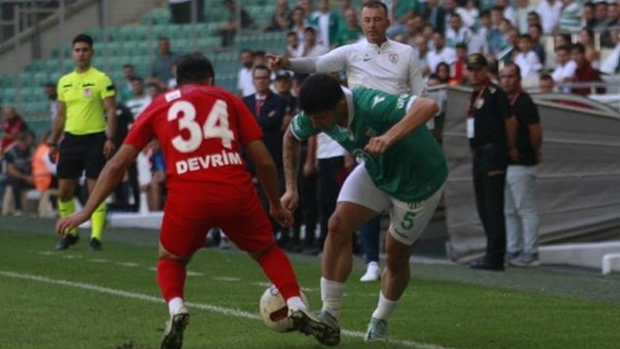 İlk yarısı golsüz biten müsabakada 51’inci dakikada geriye düşen İzmir