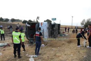 Amasya’nın Merzifon ilçesinde meydana gelen trajik bir olayda, yolcu otobüsünün