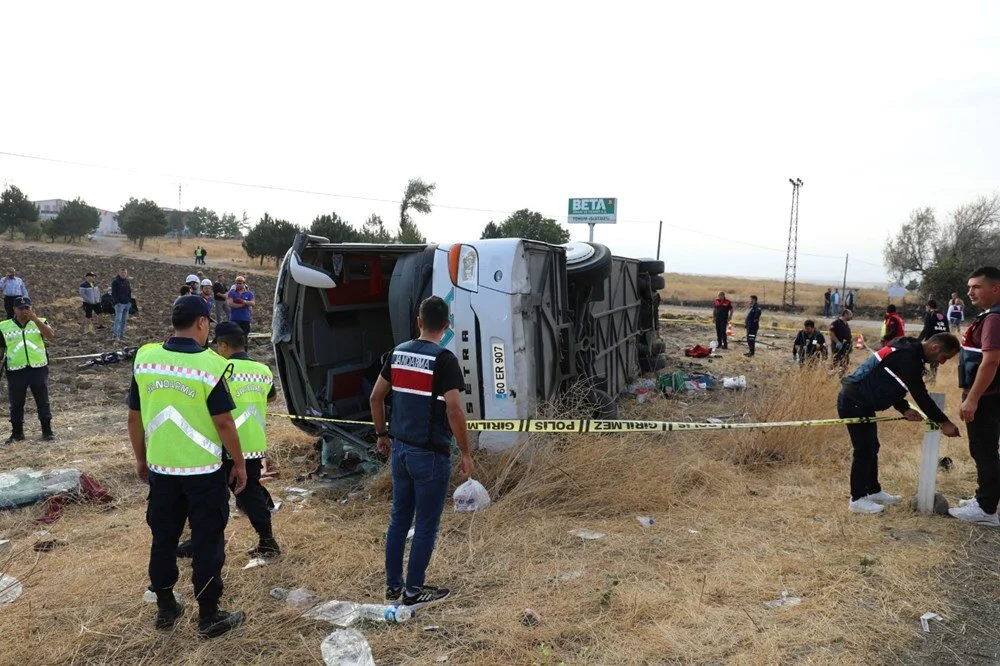 Amasya’nın Merzifon ilçesinde meydana gelen trajik bir olayda, yolcu otobüsünün