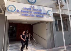 İzmir merkezli tur şirketi sahibi Emine Yıldız, aralarında Mimarlar Odası
