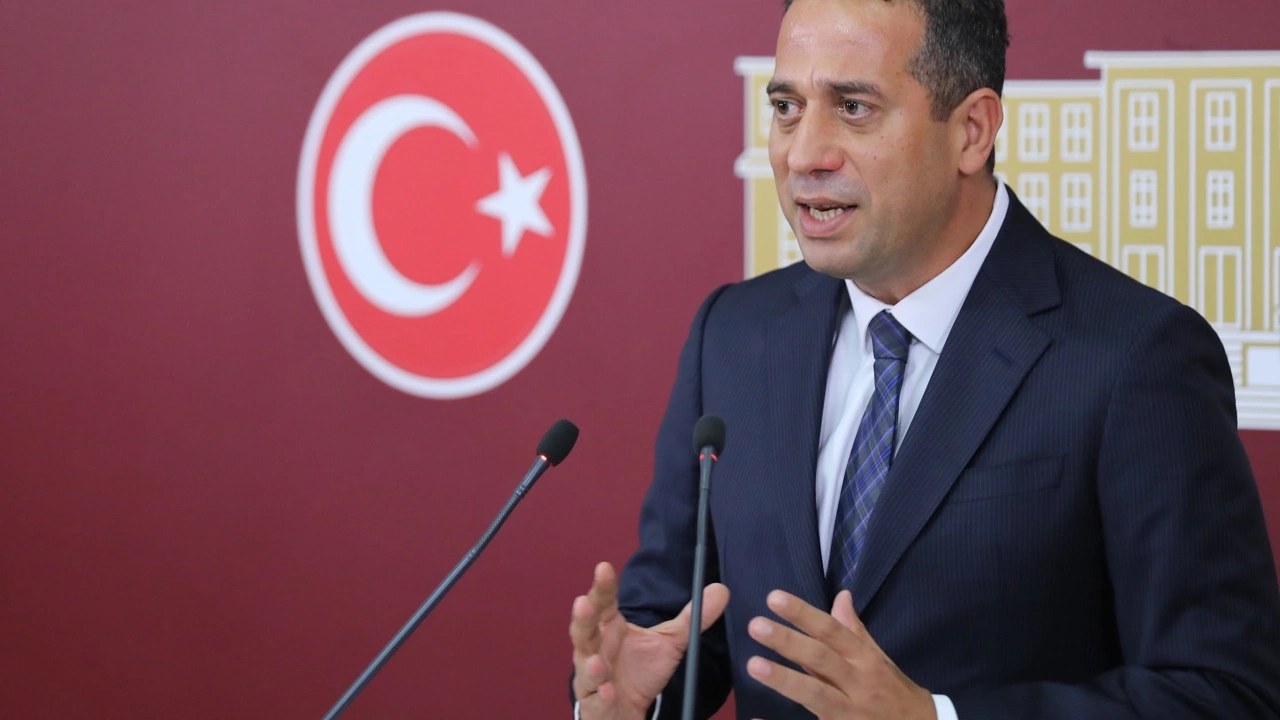 CHP Grup Başkanvekili Ali Mahir Başarır, İYİ Parti'nin İzmir Büyükşehir
