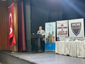 Konak Belediye Başkanı Batur, “Gidiyorum karne dağıtmaya. Hepsinin ismi Muhammed.