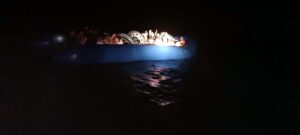 Muğla’nın Bodrum ilçesi açıklarındaki Karaada'da kaçak göçmenler Sahil Güvenlik Komutanlığı