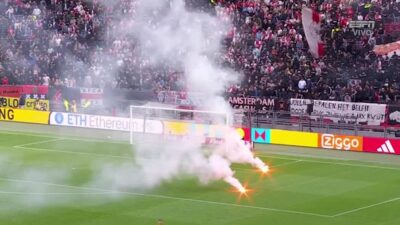 Hollanda Eredivisie Ligi’nde oynanan Ajax-Feyenoord maçında istenmeyen olaylar yaşandı… Ajax’ın ev