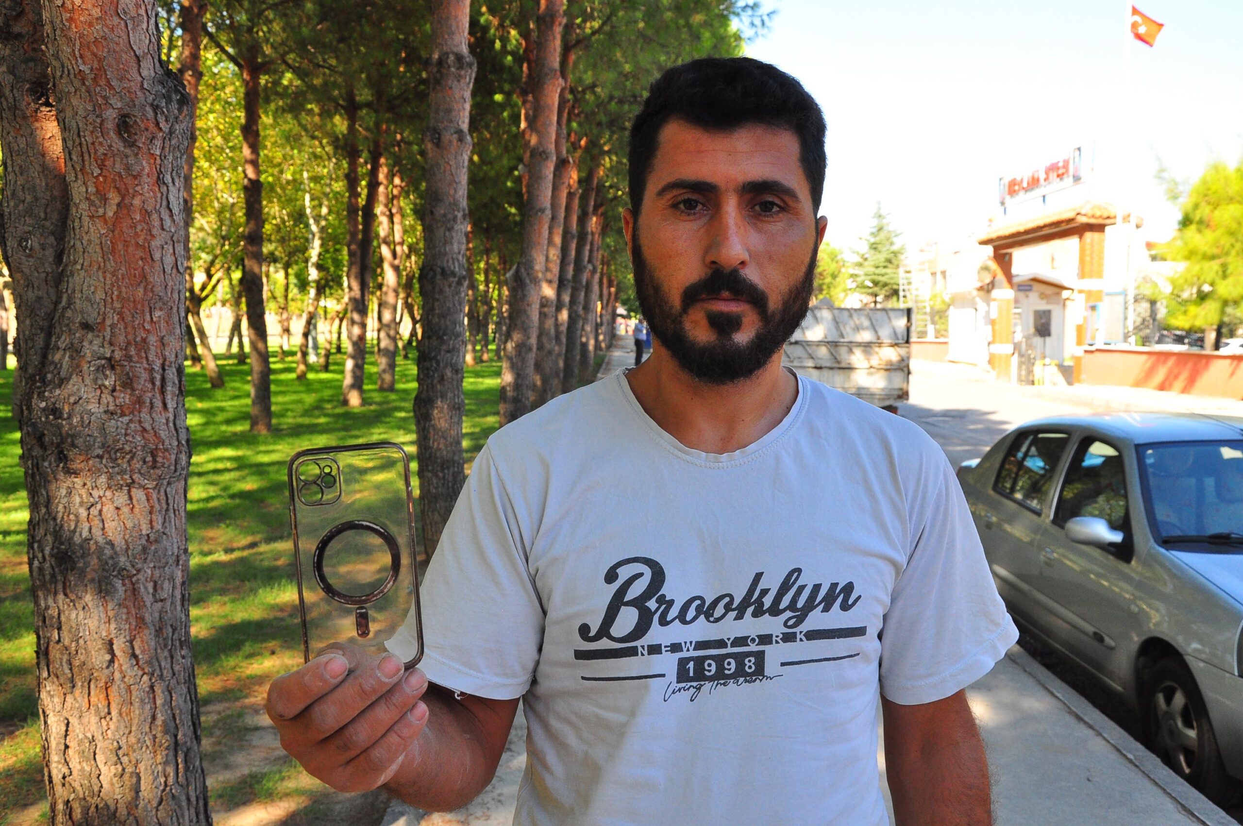 Manisa'da kızına hediye etmek için internetten ikinci el cep telefonu