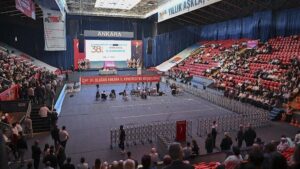 Atatürk Spor Salonu’ndaki CHP Ankara İl Başkanlığı Kongresi’nin divan başkanlığını CHP Kahramanmaraş Milletvekili