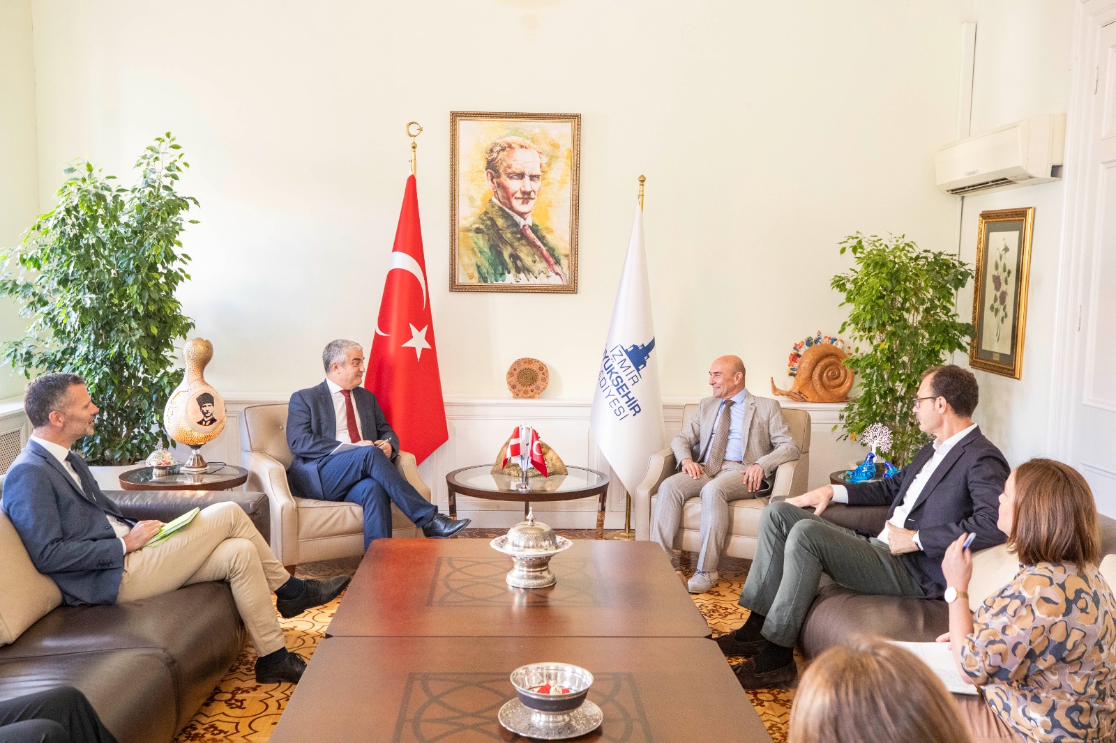İzmir Büyükşehir Belediye Başkanı Tunç Soyer, Danimarka’nın Türkiye Büyükelçisi Danny