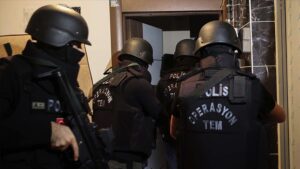 İzmir'de DEAŞ silahlı terör örgütüne düzenlenen operasyonda, mağara içine gizlenmiş