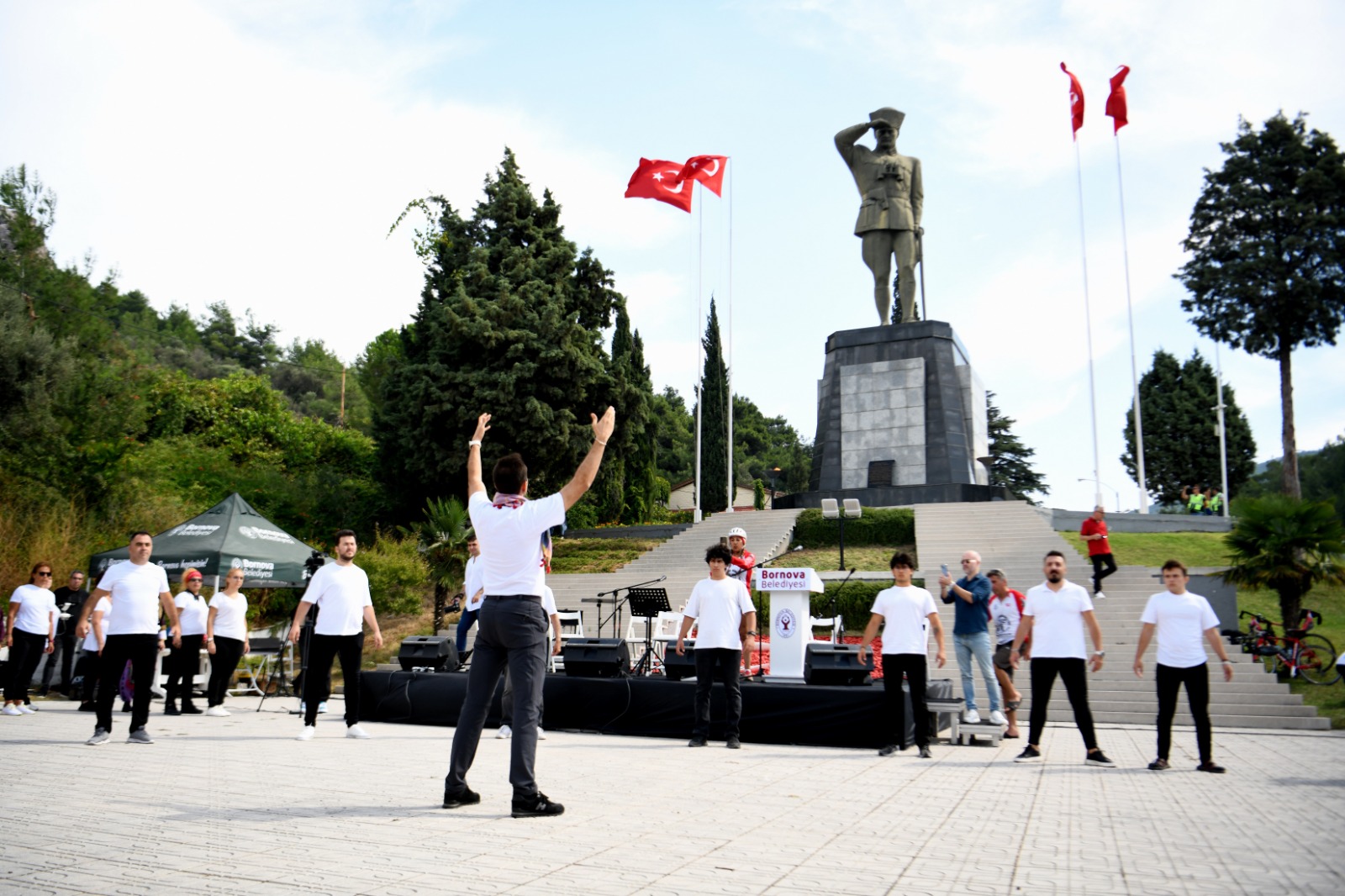 Bornovalılar 9 Eylül İzmir’in düşman işgalinden kurtuluşunun 101. Yılını coşkuyla