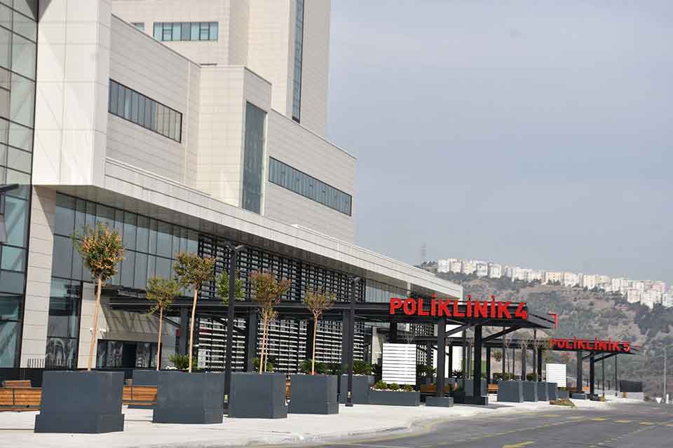 Ege’nin en büyük hastanesinde açılış için gün sayılıyor