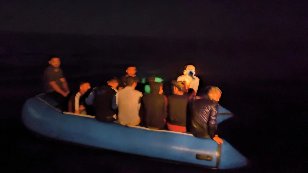 İzmir’in Urla, Seferihisar ve Selçuk ilçeleri açıklarında 81 düzensiz göçmen