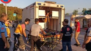 Kocaeli’nin Kartepe ilçesinde, yedikleri yemekten etkilenen 14 kişi, zehirlenme şüphesiyle