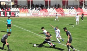 Birinci Grup’ta mücadele eden Aliağa FK ve Ayvalıkgücü deplasmanda mücadele