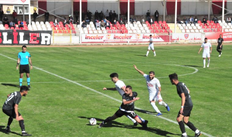 Birinci Grup’ta mücadele eden Aliağa FK ve Ayvalıkgücü deplasmanda mücadele