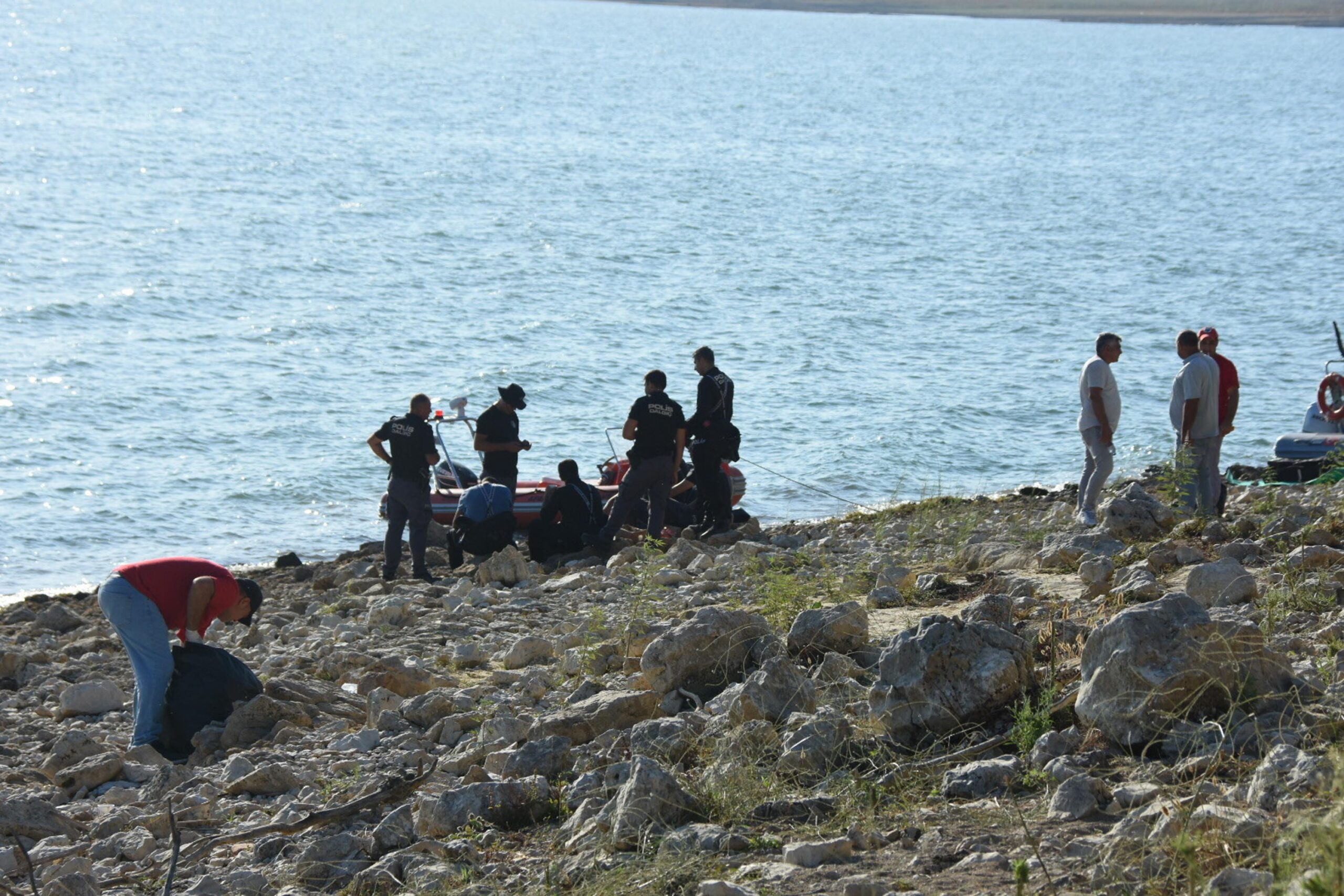 İzmir’in Menderes ilçesinde orman yangınında görev yaptığı sırada Tahtalı Barajı’na