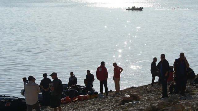 İzmir'in Menderes ilçesinde çıkan orman yangına müdahalede sırasında düşen helikopterden