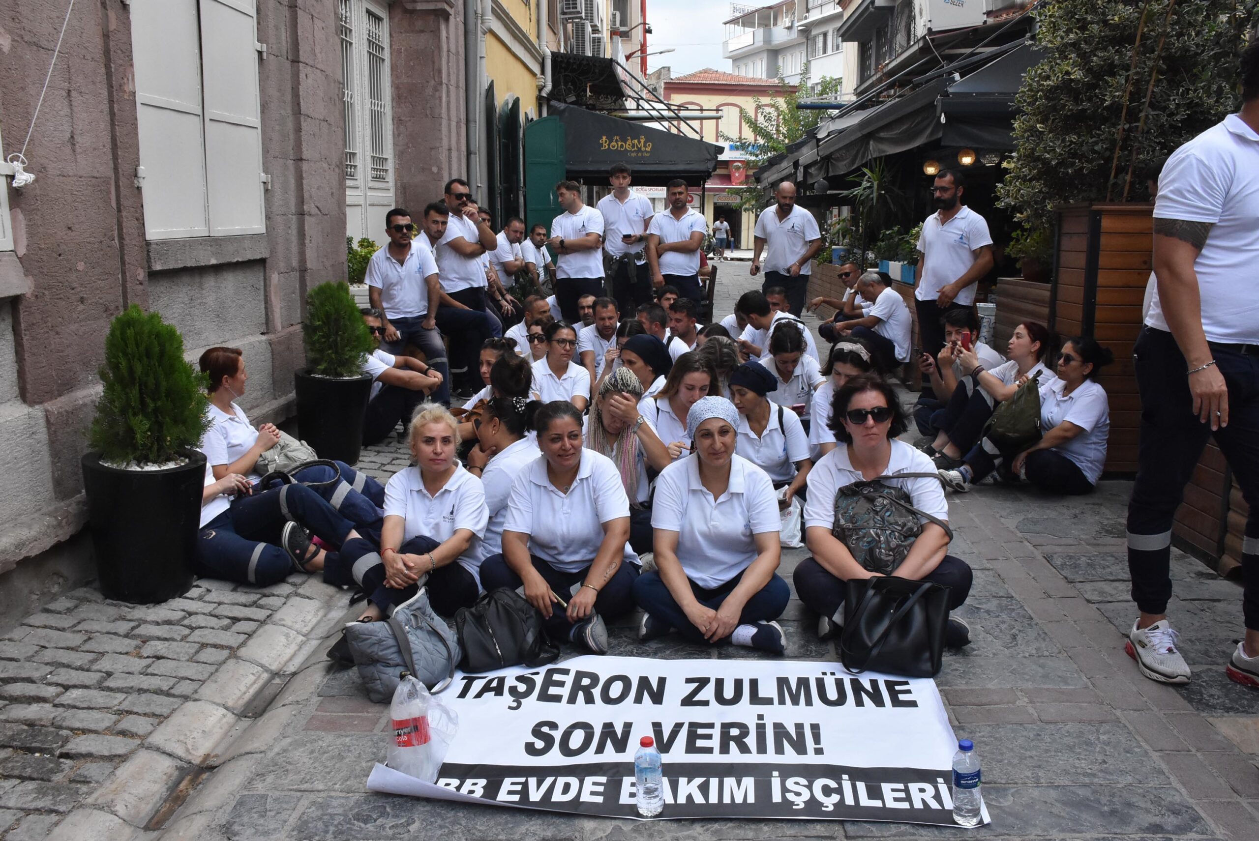 İzmir  Büyükşehir Belediyesi'ne bağlı taşeron firmada çalışan evde bakım