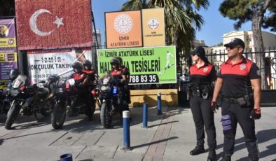 İzmir’de okullar başladı: Polisten okul önü ve çevresine sıkı denetim