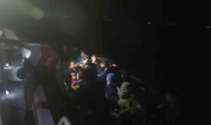 Aydın’ın Didim ilçesinde sahil güvenlik ekipleri tarafından 33 kaçak göçmen