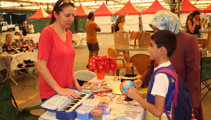 Karşıyaka’da ikinci el kırtasiye pazarı: Yeniden kullanım kültürü yaygınlaşıyor