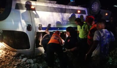 Manisa’da servis minibüsü tarlaya uçtu: 11 fabrika işçisi yaralı