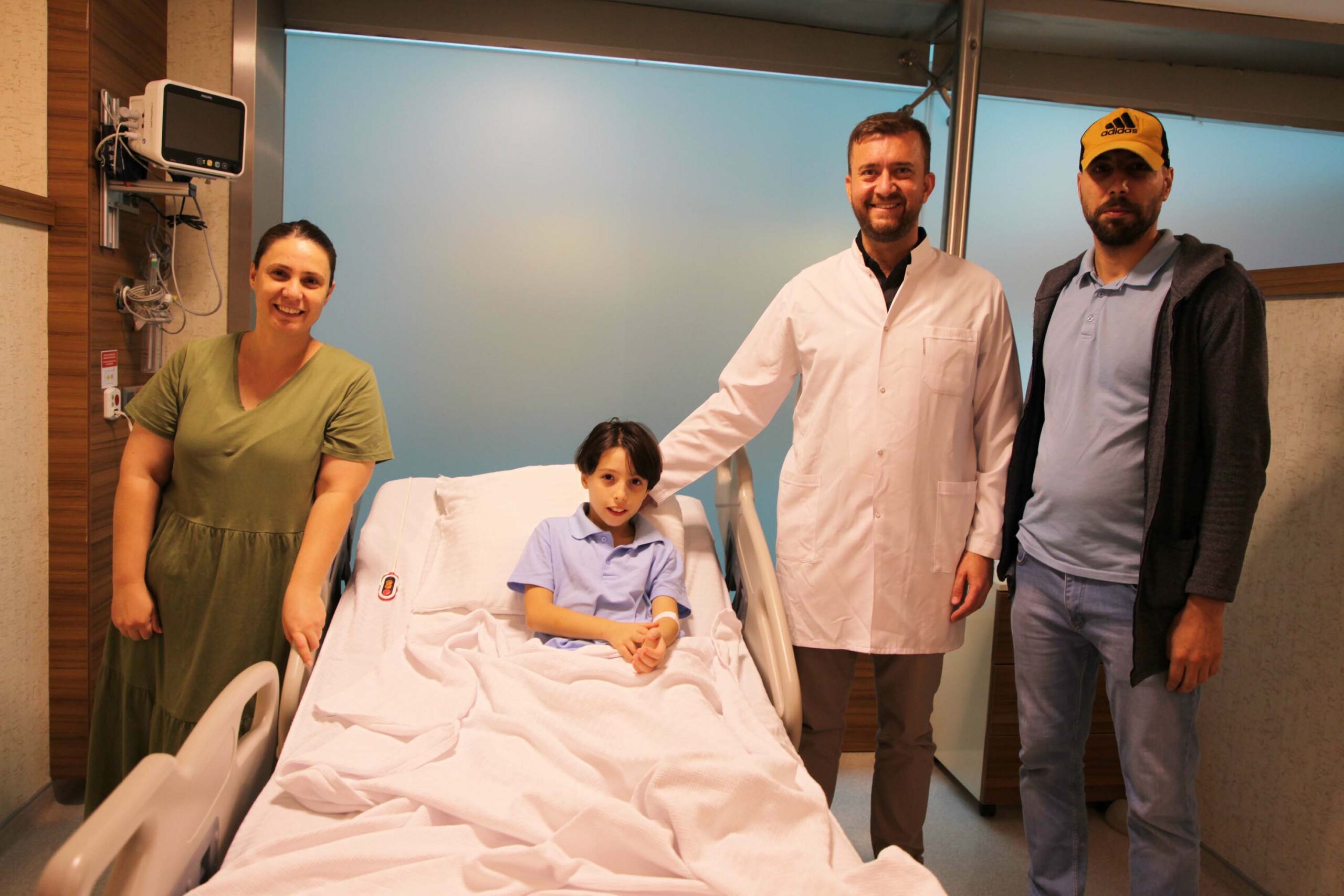 İzmir'de teneffüsteyken eliyle fırlatıp yemeye çalıştığı üzüm tanesi yemek borusuna