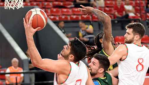 Mustafa Kemal Atatürk Karşıyaka Spor Salonu’ndaki karşılaşmanın ilk periyodu 24-25,