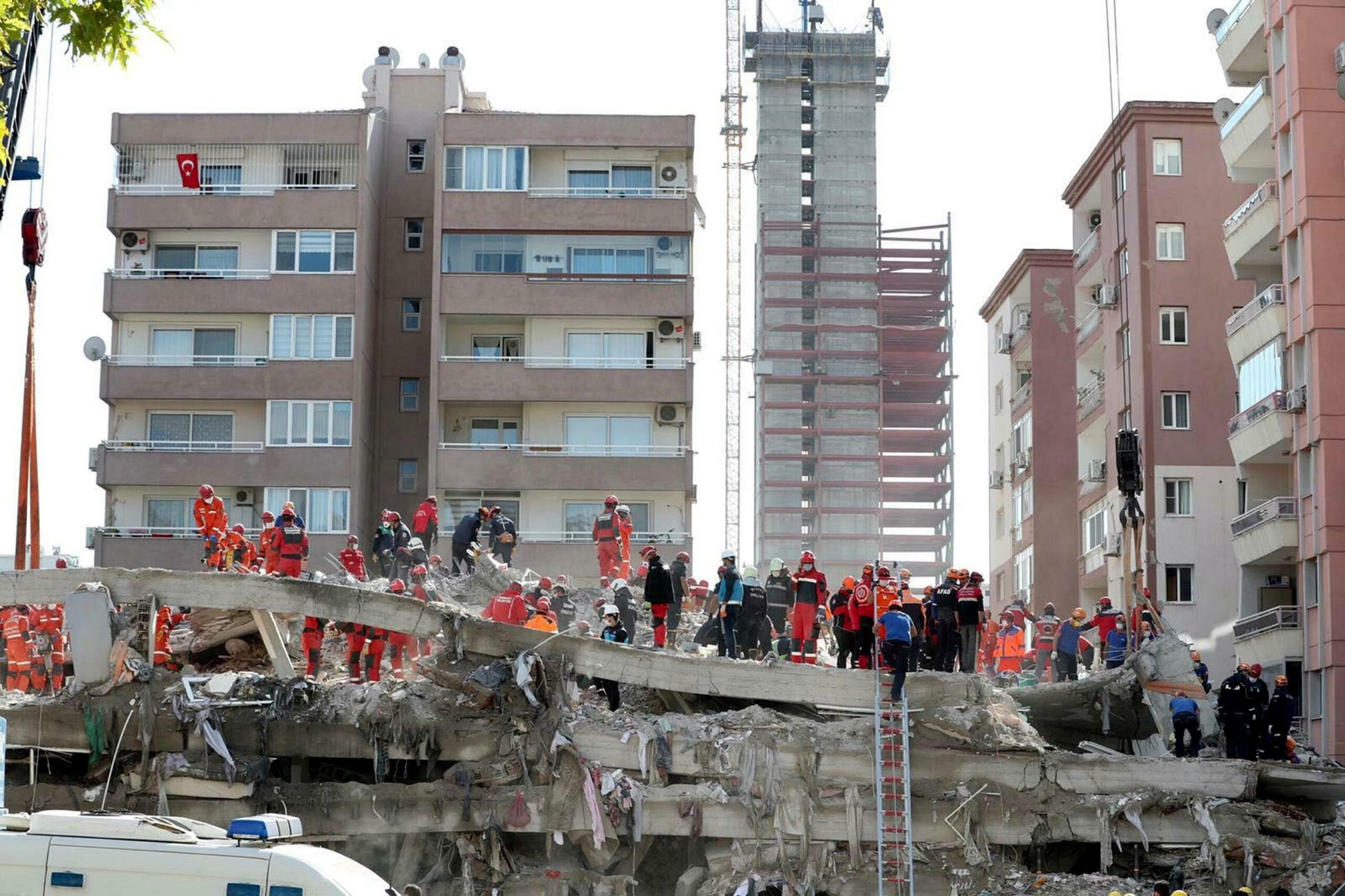 Rıza Bey Apartmanı davasında gerginlik: Depremzedeler adil yargılama istiyor
