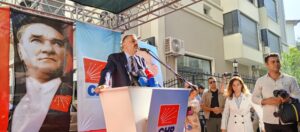 Cumhuriyet Halk Partisi (CHP) İzmir İl Başkanlığı’na adaylığını açıklayan mevcut