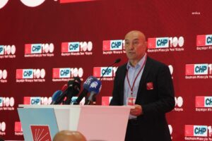 CHP’de dün gerçekleşen İzmir İl Kongresi’nde ipi göğüsleyen Şenol Aslanoğlu
